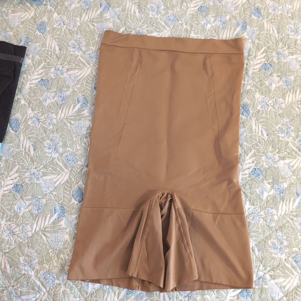 Spanx OnCore High Waisted Mid Thigh Short Naked 3.0 Large